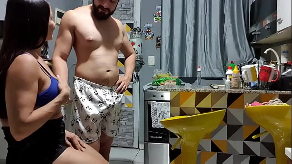 VIZINHO PRESTATIVO VEIO ME DAR UMA AJUDINHA BÁSICA!! .SOU SOLIDÁRIA COM QUEM ME AJUDA.