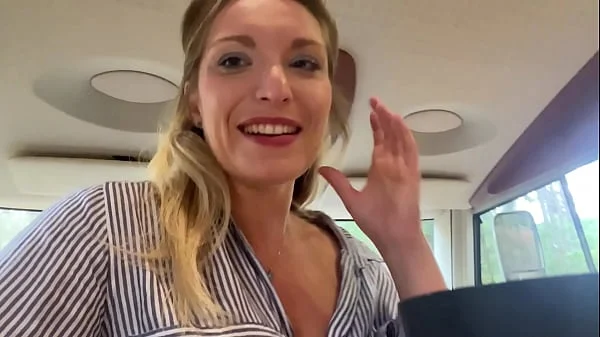 Je me fais défoncer le cul par un inconnu dans son camping car