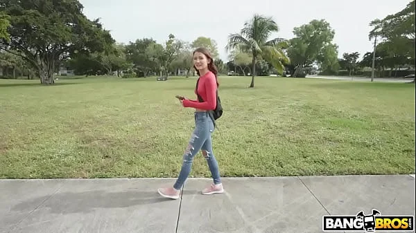 Model Desperate For Cash