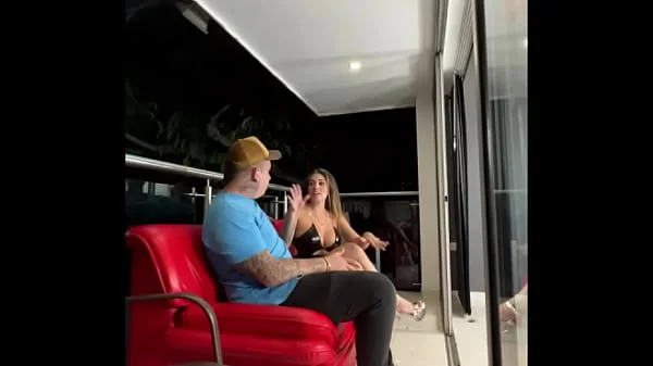 Detras de camaras - Follando y chupando la polla grande de su amante mientras humilla a su esposo Sara Blonde