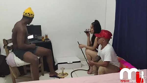 (Desejos de Gravida) Recebi o convite do Pistolinha Ator para furar a quarentena e ir foder com o negro dotado e sua esposa. ( Casal Porra Loka * AMOR E SEXO * Pistolinha Ator * Karen Oliver )
