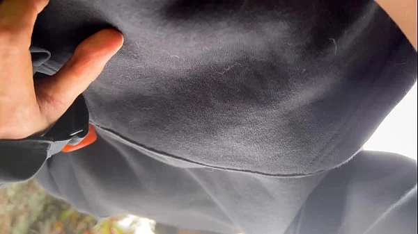 Sexo lésbico al aire libre después de una dosis de adrenalina.