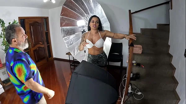 Na sua primeira vez Leila Dantas se prepara para os primeiros videos