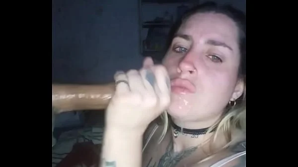 Vino mi vecino y le chupe la verga y terminamos haciendo el delicioso y me hizo correr a chorro