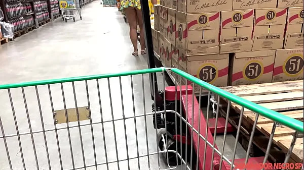 MOSTROU O CU E O PEITO NO MERCADO E DEU O CU PRO GERENTE NO ESTOQUE