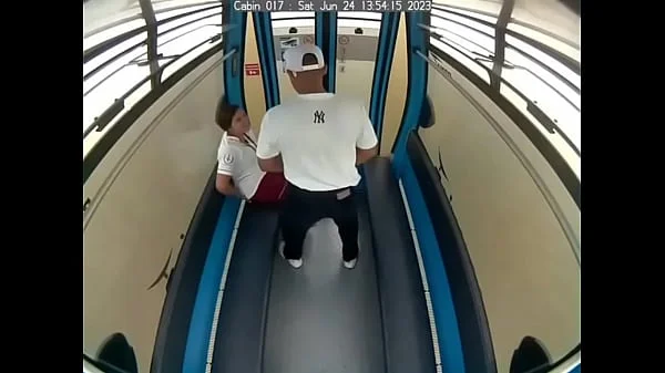 Cogiendo en el Teleférico