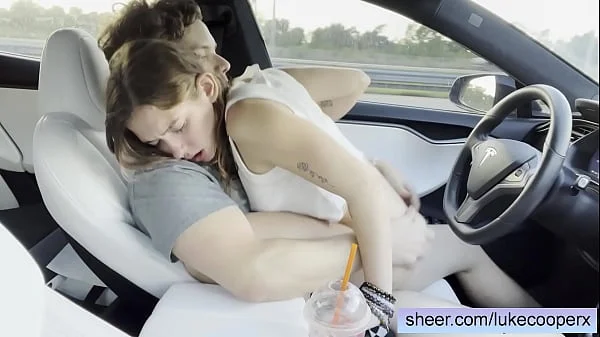 Eighteen Year Old Amateur Tinder Date Fucks In Car