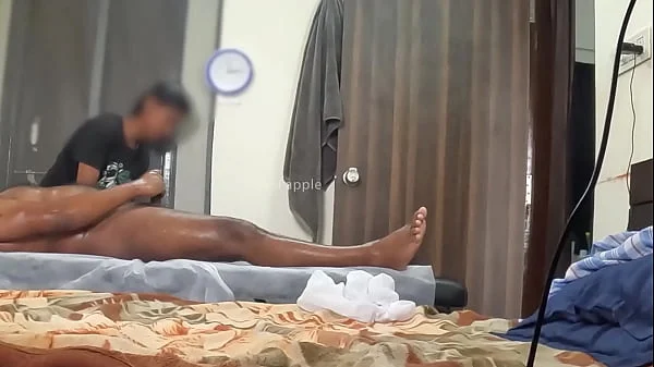 spa girl got surprised seeing small black dick