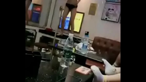 Cewek Cantik Main Sama Gigolo