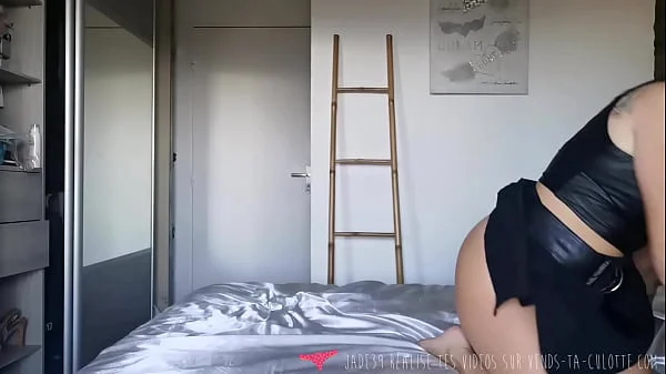 Vends-ta-culotte - Superbe amatrice française se doigte jusqu'à l'orgasme - Jade39