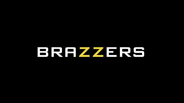 Soaked-Panty Slutting in the Security Line - Scarlett Alexis / Brazzers  / stream full from www.zzfull.com/trevel