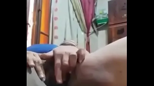 ماما بتنيك نفسها
