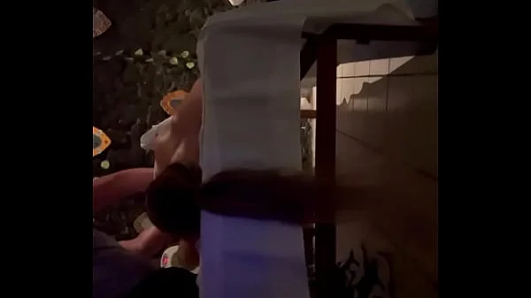 Masajista se aprovecha de rubia. Cámara escondida.