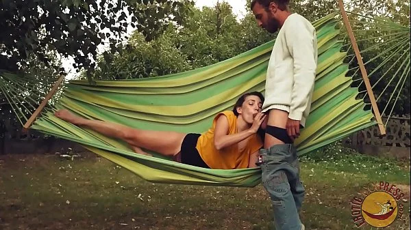 Eroticxxxpress - Eating her pussy is the only way to interrupt her reading session - HAMMOCK CLUB: episode one!