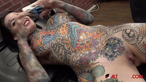 Tiger Lilly gets a forehead tattoo while nude