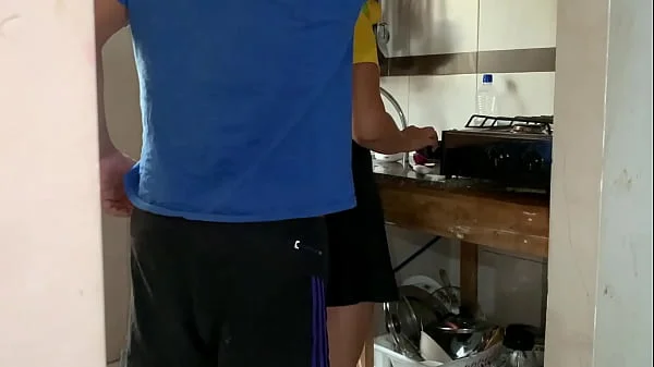 cuñado que rica es tu verga pero dejame cocinar tranquila mi marido nos va a descubrir | mi cuñado se queda en mi casa mientras mi esposa trabaja el me coge rico en la cocina mientras cocino