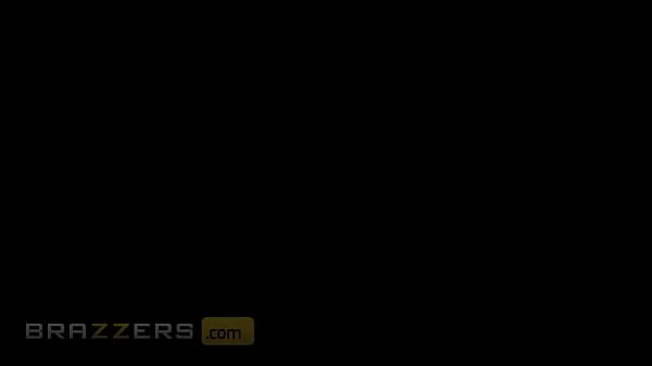 (Alexis Fawx) Leads (Xander Corvus, Johnny Castle) To The Bedroom To Fuck Her Exactly The Way She Wants - Brazzers