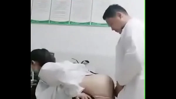 情欲急诊室 小护士被医生的大鸡巴磨蹭到逼逼超痒~医生快~病人还在外面等啊！