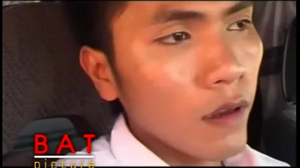 Spoiled Rich Girl got fingered by Her Driver in Car